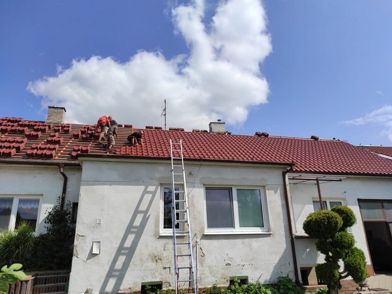 Oprava střechy po tornádu - Moravská Nová Ves